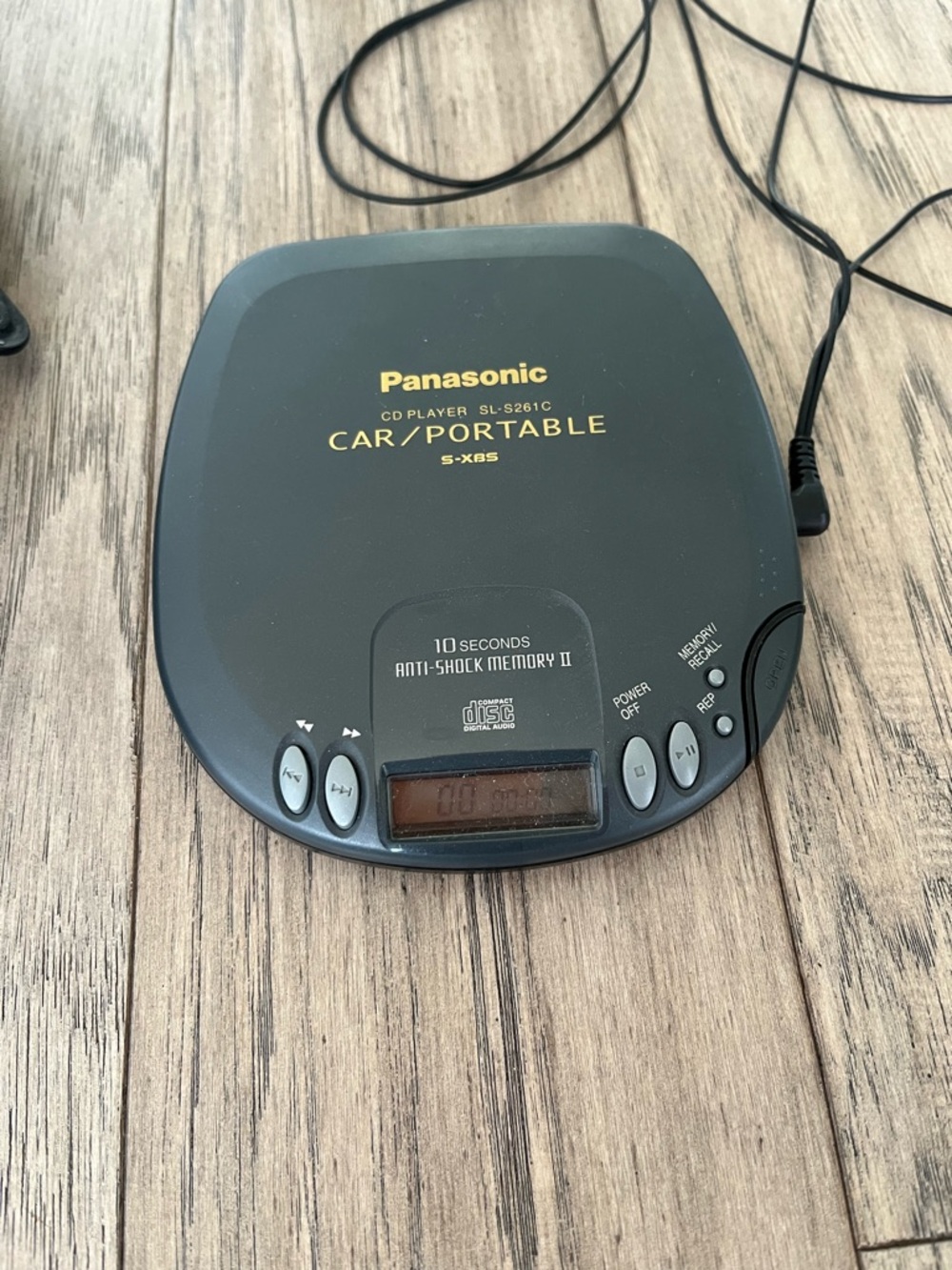 Portable Panasonic CD Player Walkman Discman with Magnum Crossbody Bag - Picture 2 of 10